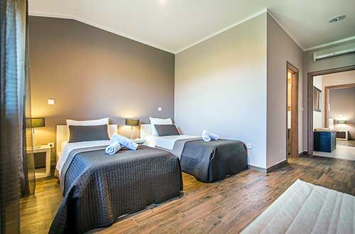 ein Schlafzimmer mit zwei Betten, große Betten, bequeme, geschmeidige Bettwäsche, ein Appartement mit dem Swimmingpool für die Miete, Arena (Amphitheater Pula) 